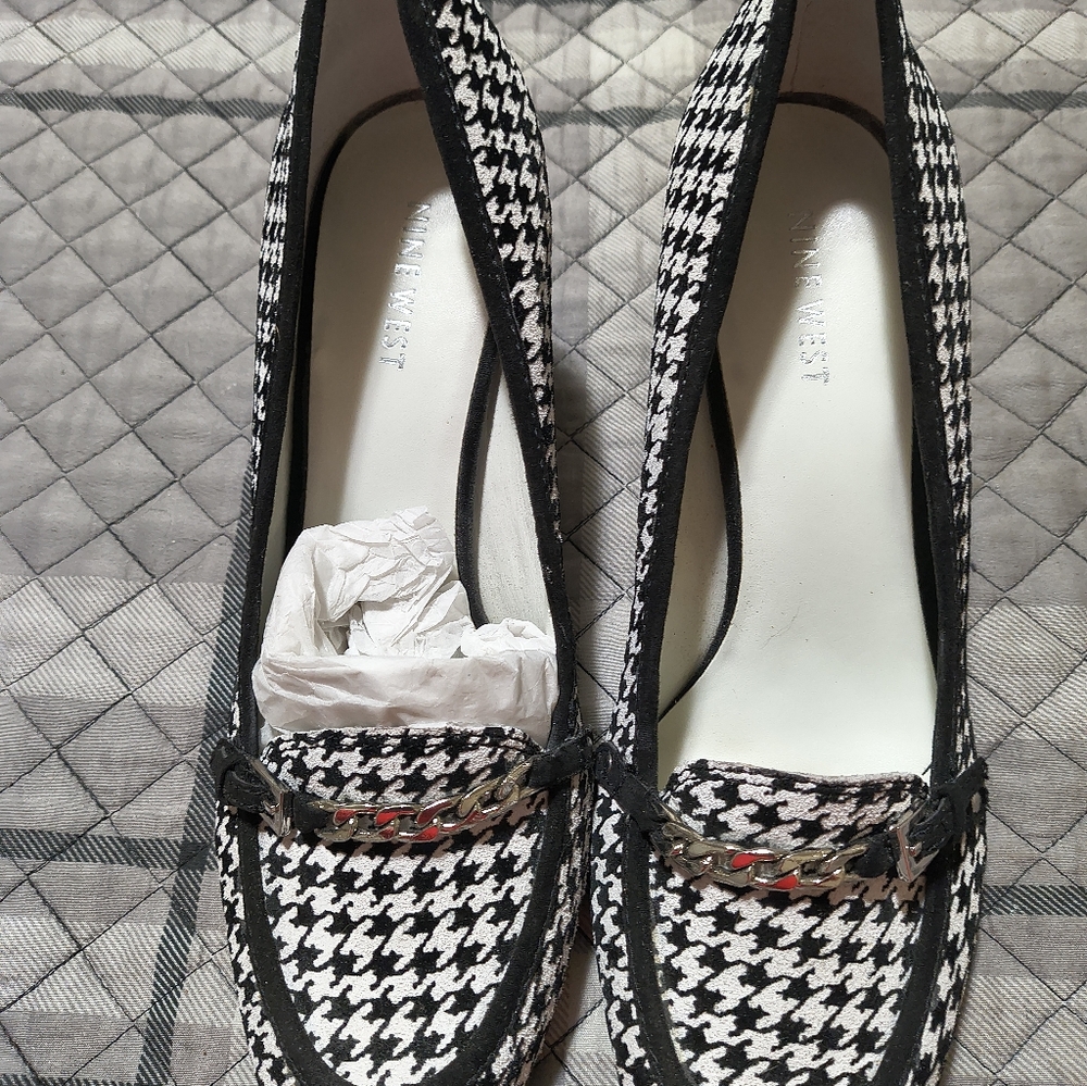 Beautiful Nine West Houndstooth Loafers with Chain Detail
